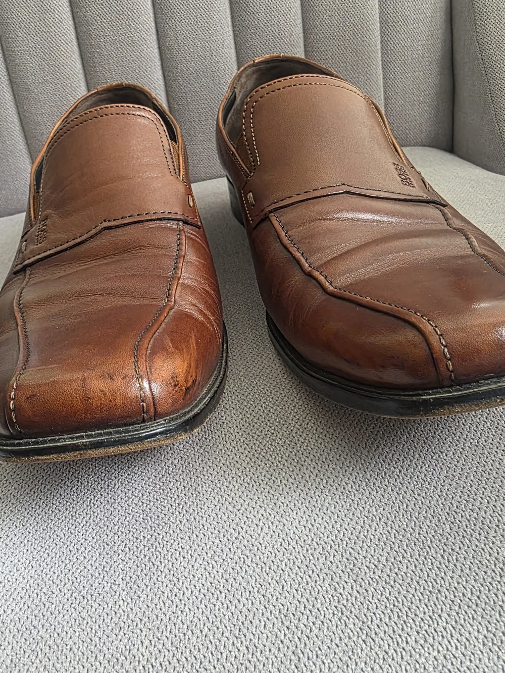 Boss Hugo Boss Men's Tan Brown Leather Slip-On Loafers 9.5 Used.